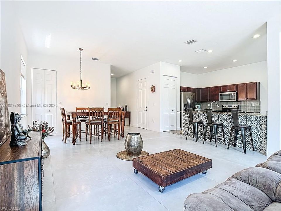 For Sale: $329,000 (3 beds, 2 baths, 1924 Square Feet)