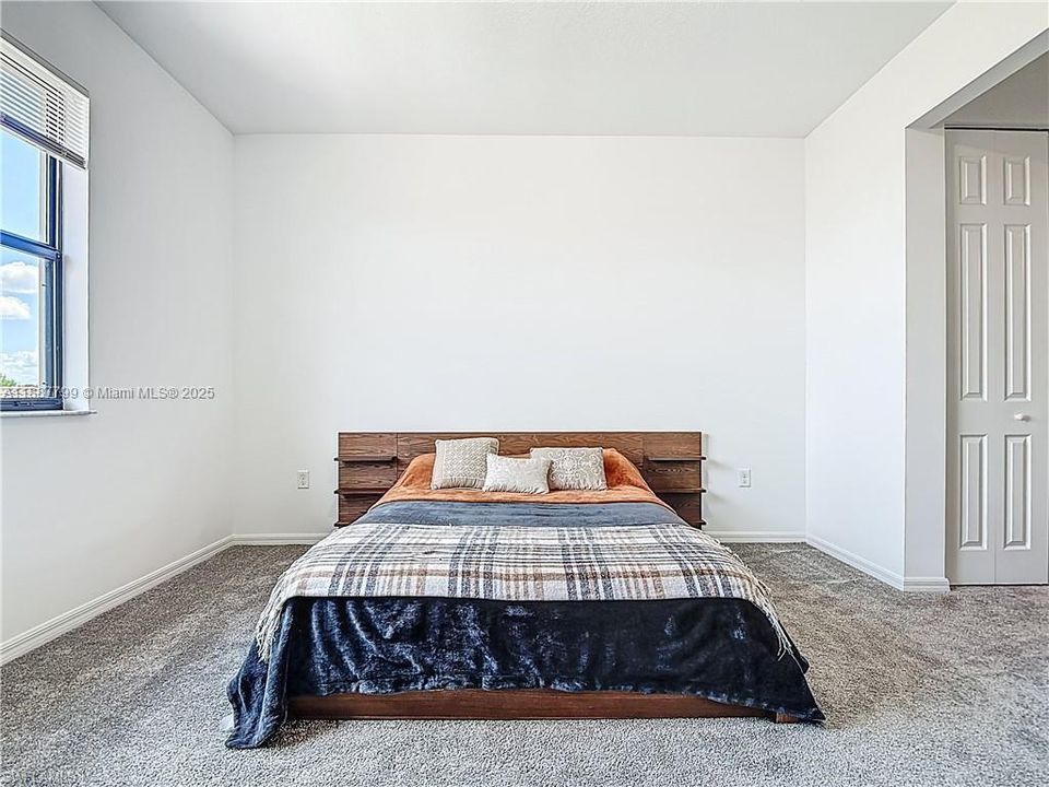 For Sale: $329,000 (3 beds, 2 baths, 1924 Square Feet)