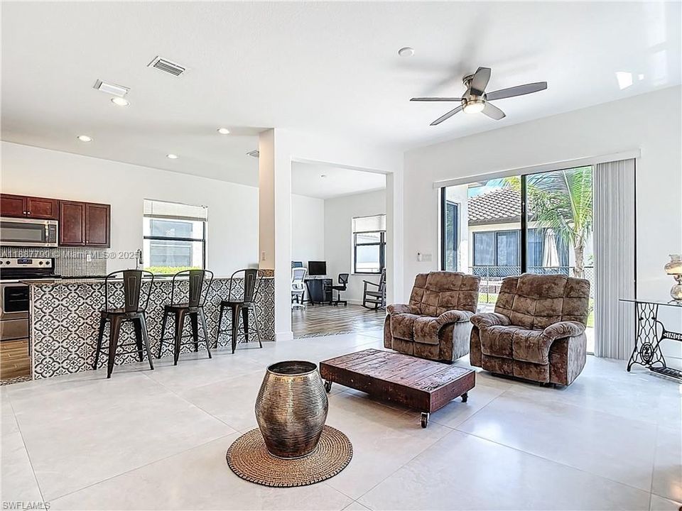 For Sale: $329,000 (3 beds, 2 baths, 1924 Square Feet)