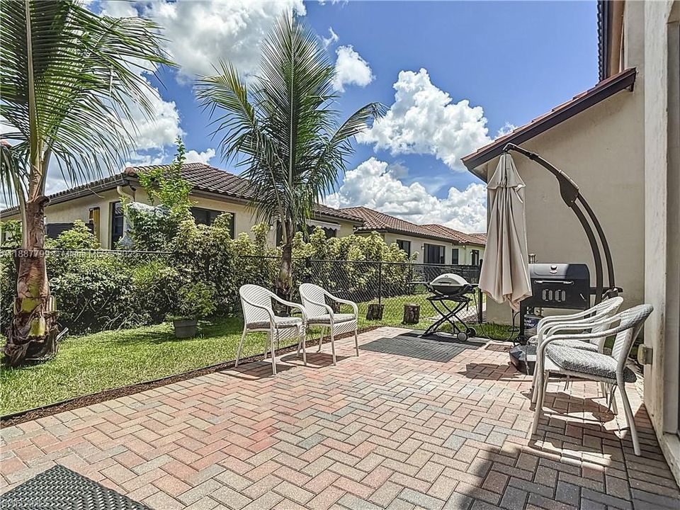 For Sale: $329,000 (3 beds, 2 baths, 1924 Square Feet)