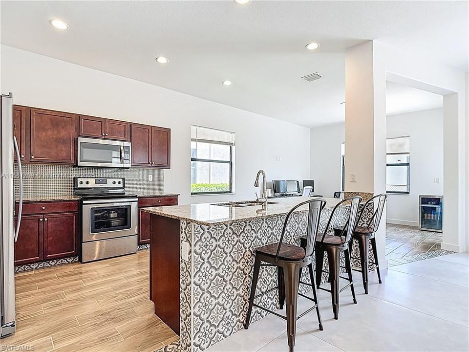 For Sale: $329,000 (3 beds, 2 baths, 1924 Square Feet)