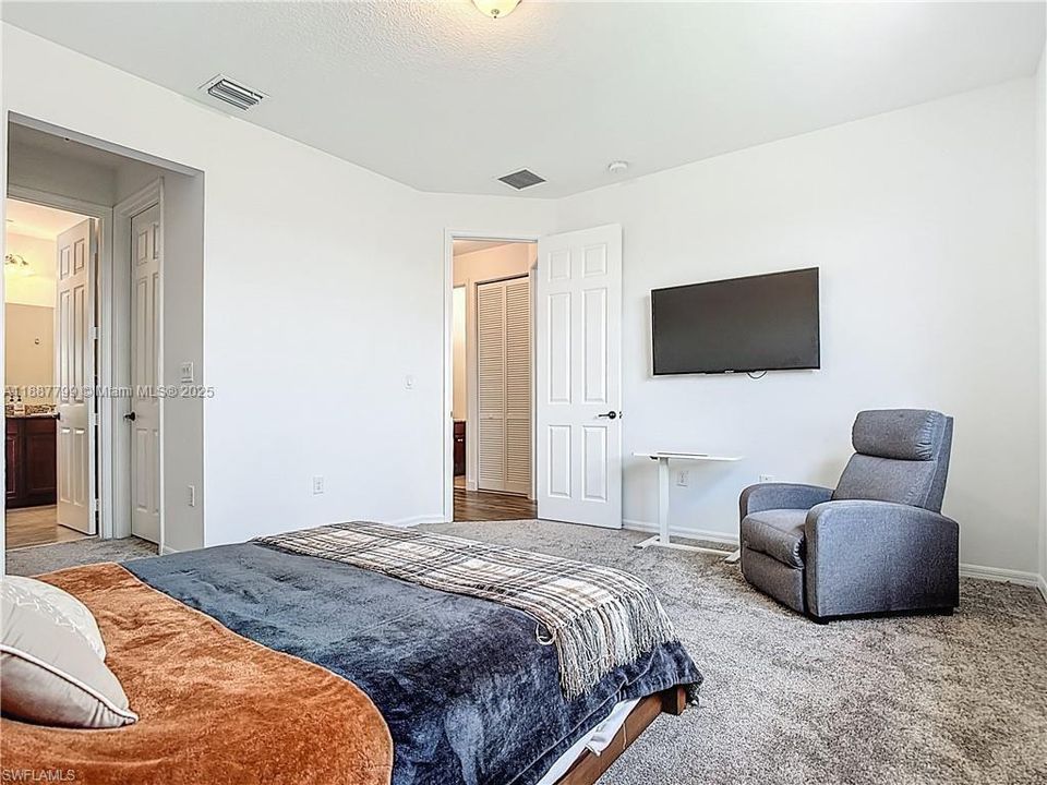 For Sale: $329,000 (3 beds, 2 baths, 1924 Square Feet)