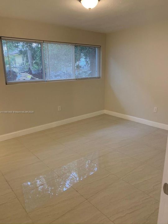 Active With Contract: $1,700 (1 beds, 1 baths, 0 Square Feet)