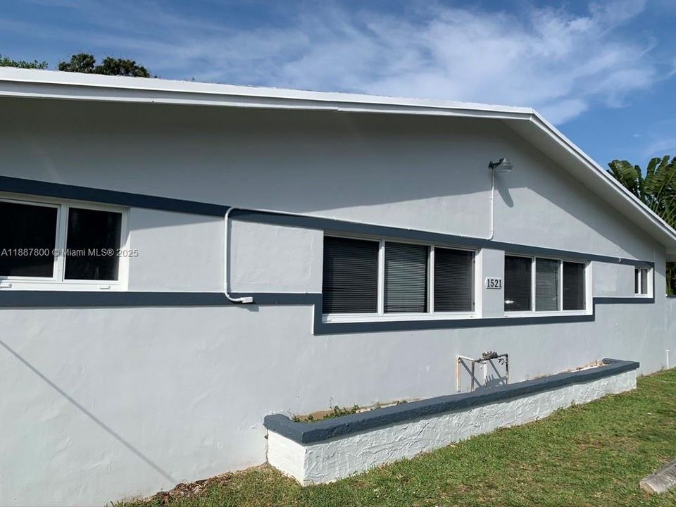 Active With Contract: $1,700 (1 beds, 1 baths, 0 Square Feet)