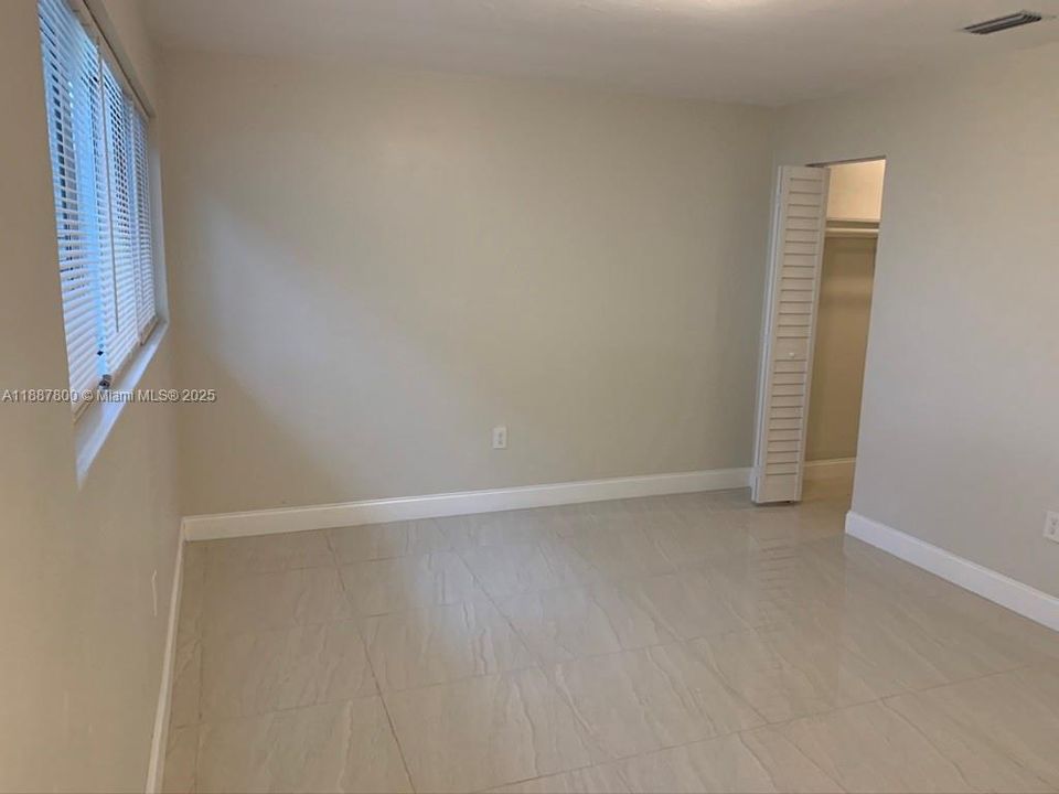 Active With Contract: $1,700 (1 beds, 1 baths, 0 Square Feet)