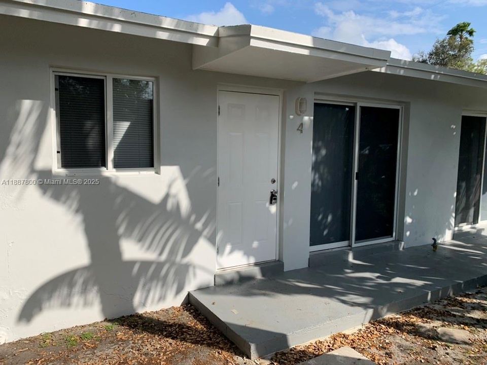 Active With Contract: $1,700 (1 beds, 1 baths, 0 Square Feet)