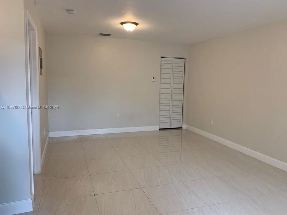 Active With Contract: $1,700 (1 beds, 1 baths, 0 Square Feet)