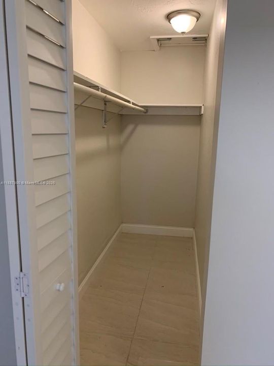 Active With Contract: $1,700 (1 beds, 1 baths, 0 Square Feet)