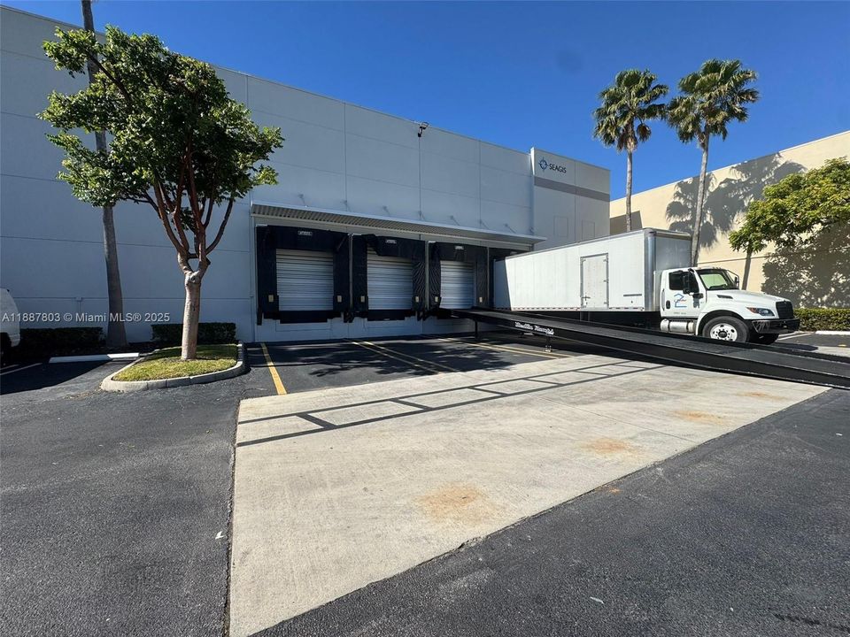 出租: $21,700 (0 贝兹, 0 浴室, 0 平方英尺)