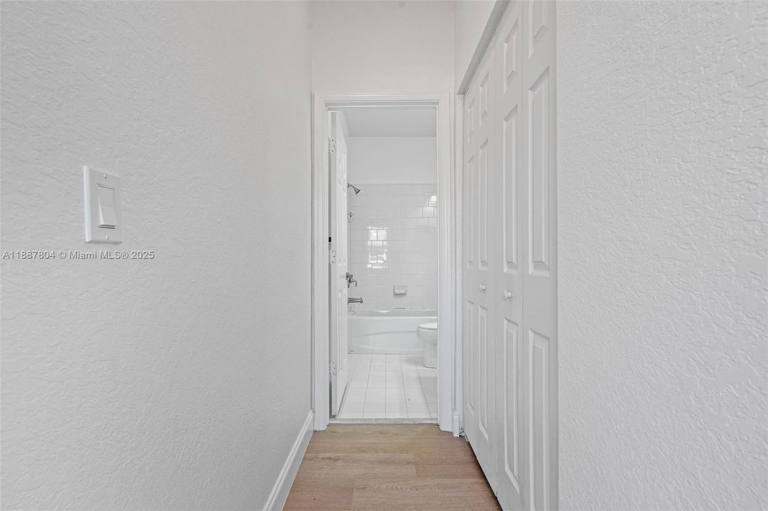 合同活跃: $2,450 (2 贝兹, 2 浴室, 1000 平方英尺)