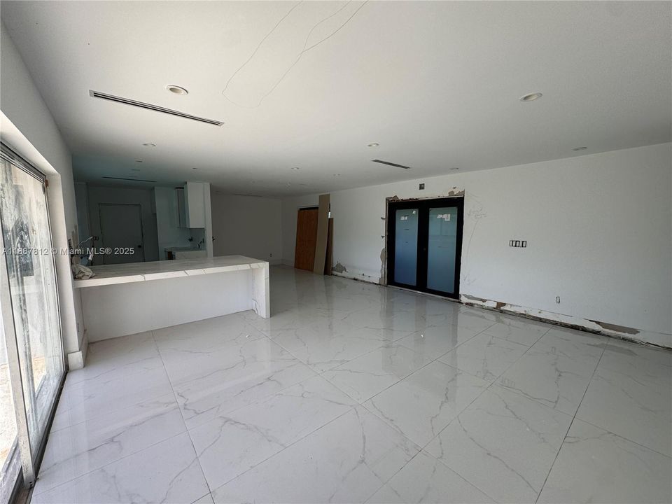 For Rent: $4,800 (3 beds, 2 baths, 1499 Square Feet)