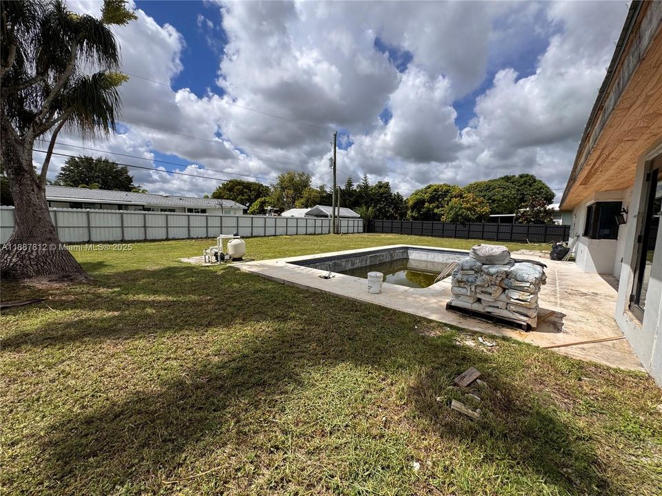 For Rent: $4,800 (3 beds, 2 baths, 1499 Square Feet)