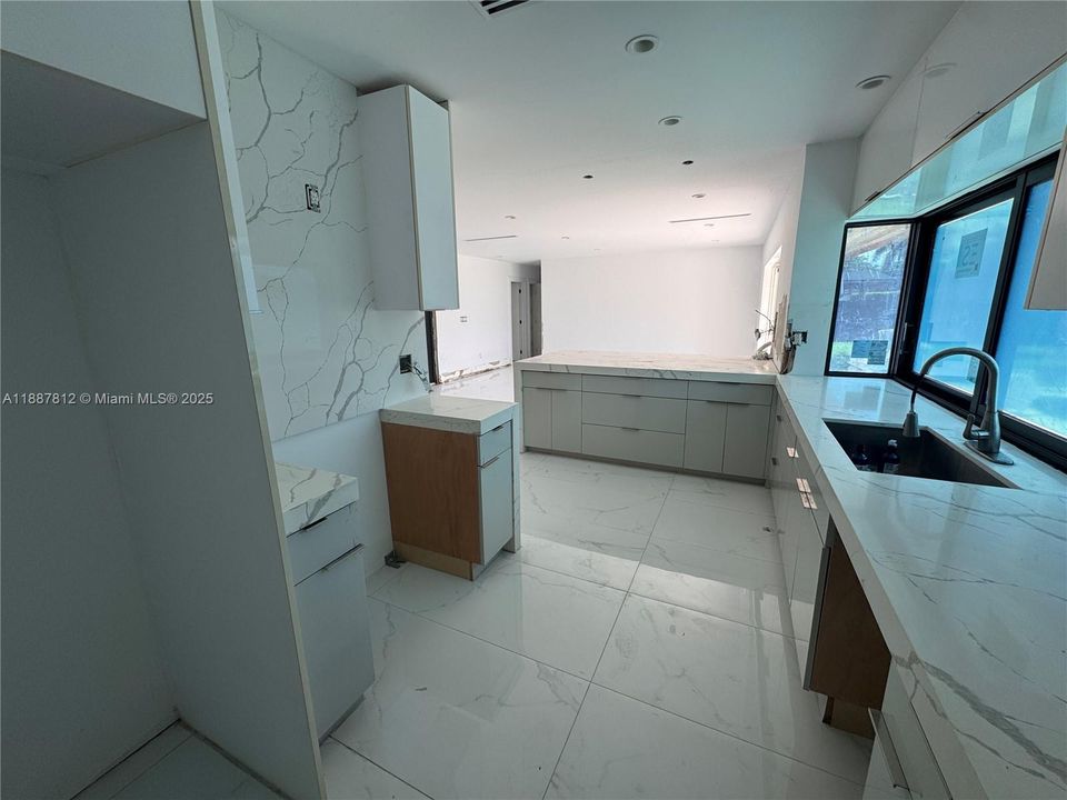 For Rent: $4,800 (3 beds, 2 baths, 1499 Square Feet)