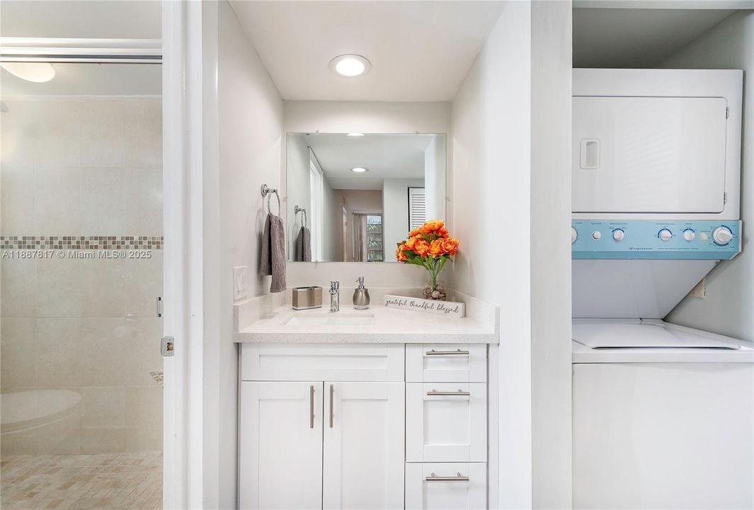 合同活跃: $260,000 (2 贝兹, 2 浴室, 1095 平方英尺)