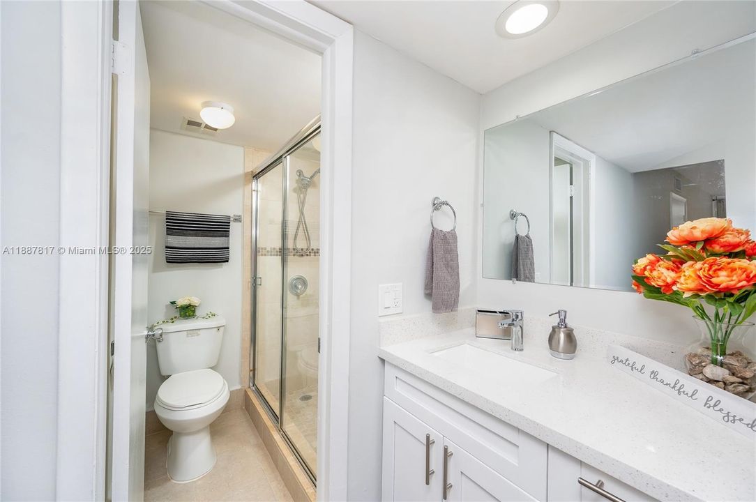 合同活跃: $260,000 (2 贝兹, 2 浴室, 1095 平方英尺)