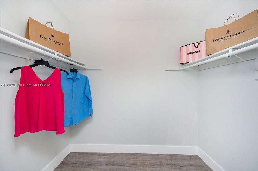 合同活跃: $260,000 (2 贝兹, 2 浴室, 1095 平方英尺)