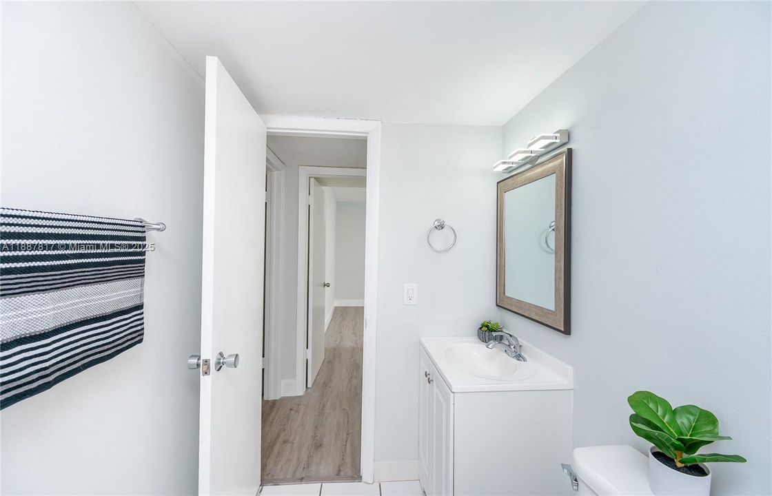 合同活跃: $260,000 (2 贝兹, 2 浴室, 1095 平方英尺)