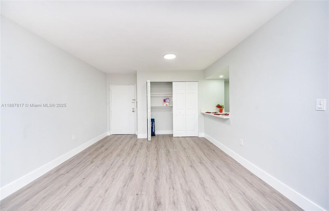 合同活跃: $260,000 (2 贝兹, 2 浴室, 1095 平方英尺)