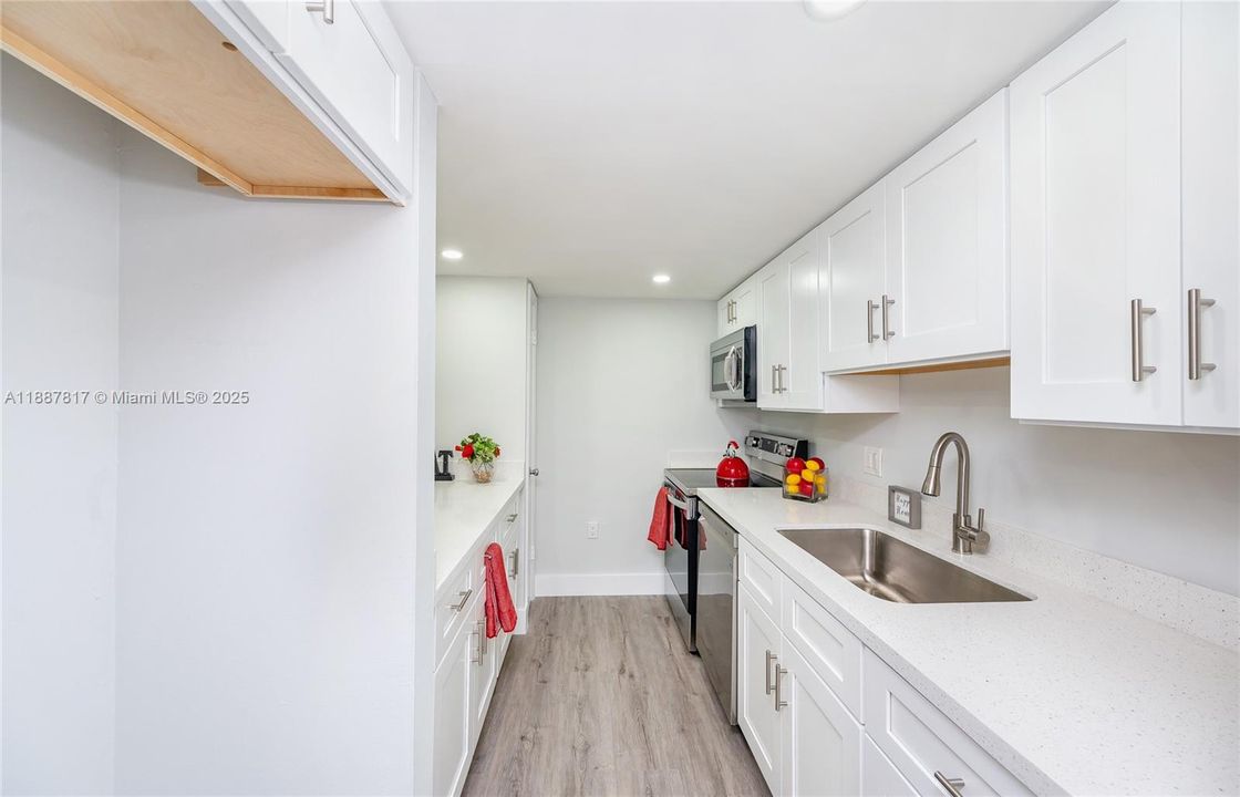 合同活跃: $260,000 (2 贝兹, 2 浴室, 1095 平方英尺)