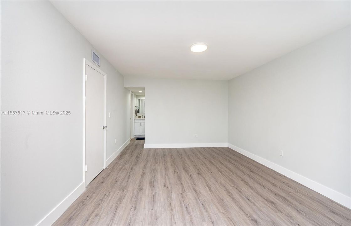 合同活跃: $260,000 (2 贝兹, 2 浴室, 1095 平方英尺)