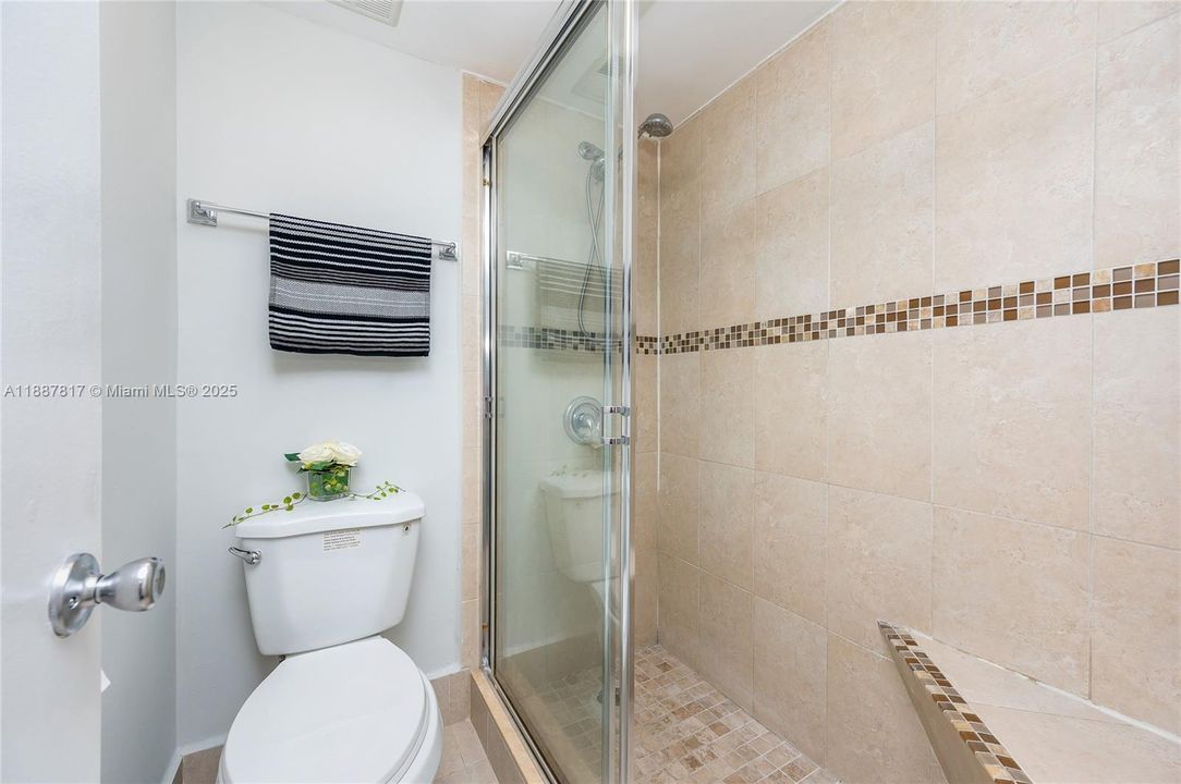 合同活跃: $260,000 (2 贝兹, 2 浴室, 1095 平方英尺)