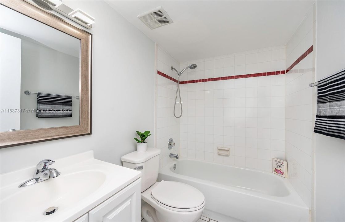 合同活跃: $260,000 (2 贝兹, 2 浴室, 1095 平方英尺)