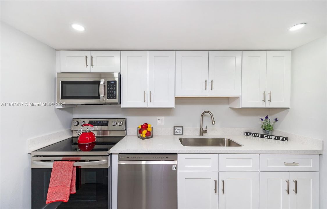 合同活跃: $260,000 (2 贝兹, 2 浴室, 1095 平方英尺)