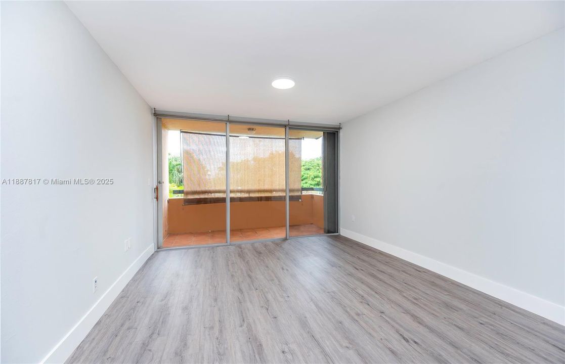 合同活跃: $260,000 (2 贝兹, 2 浴室, 1095 平方英尺)