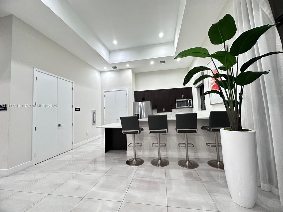 Недавно арендовано: $3,200 (3 спален, 2 ванн, 1378 Квадратных фут)