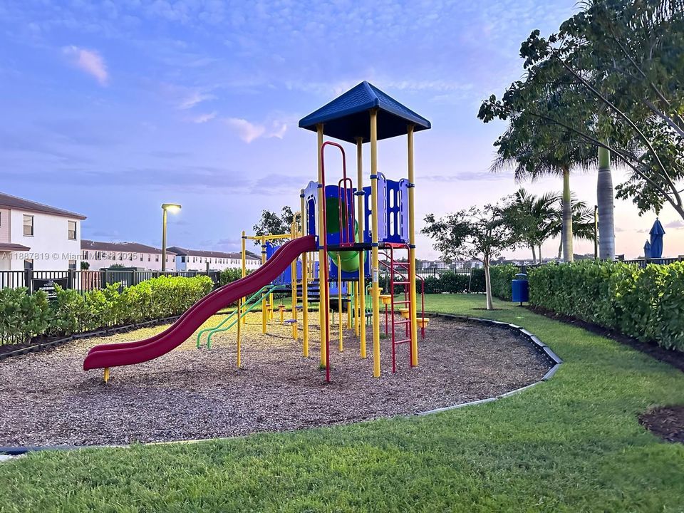 Недавно арендовано: $3,200 (3 спален, 2 ванн, 1378 Квадратных фут)