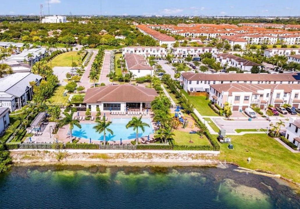 Недавно арендовано: $3,200 (3 спален, 2 ванн, 1378 Квадратных фут)