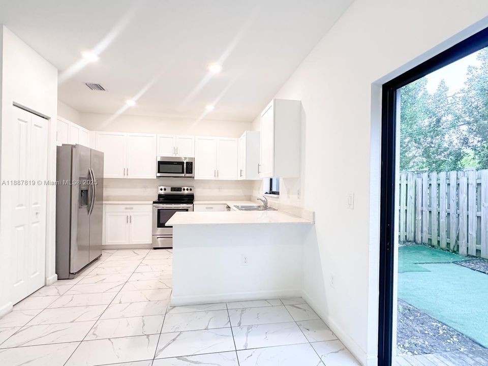 Недавно арендовано: $3,200 (3 спален, 2 ванн, 1378 Квадратных фут)