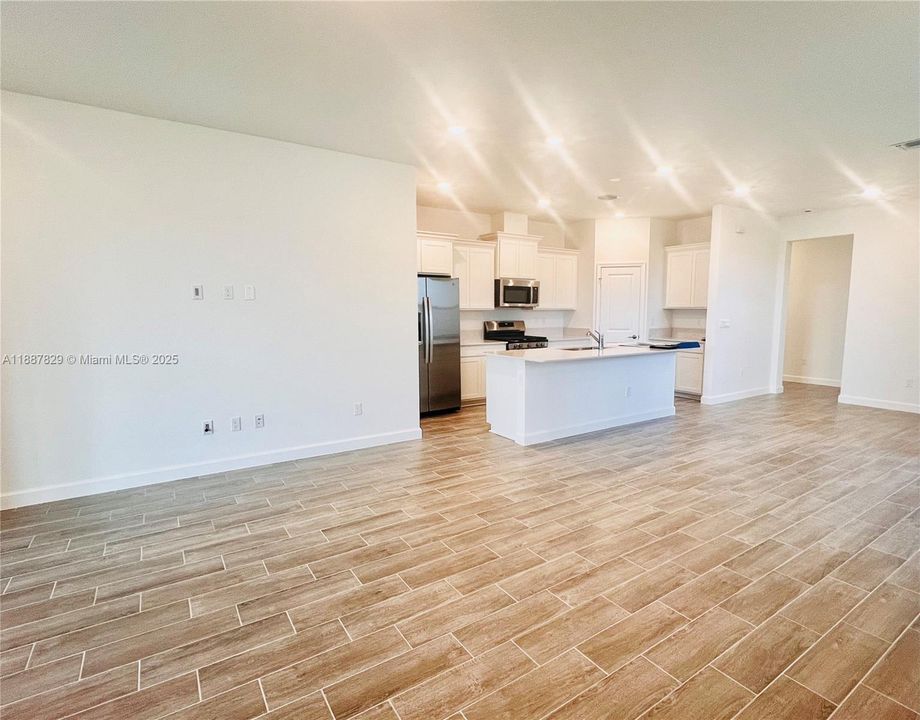 En Renta: $3,350 (3 camas, 2 baños, 1954 Pies cuadrados)