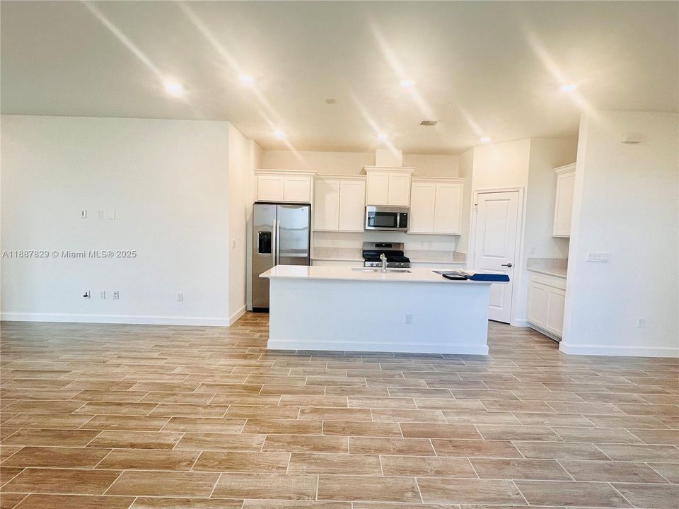 En Renta: $3,350 (3 camas, 2 baños, 1954 Pies cuadrados)