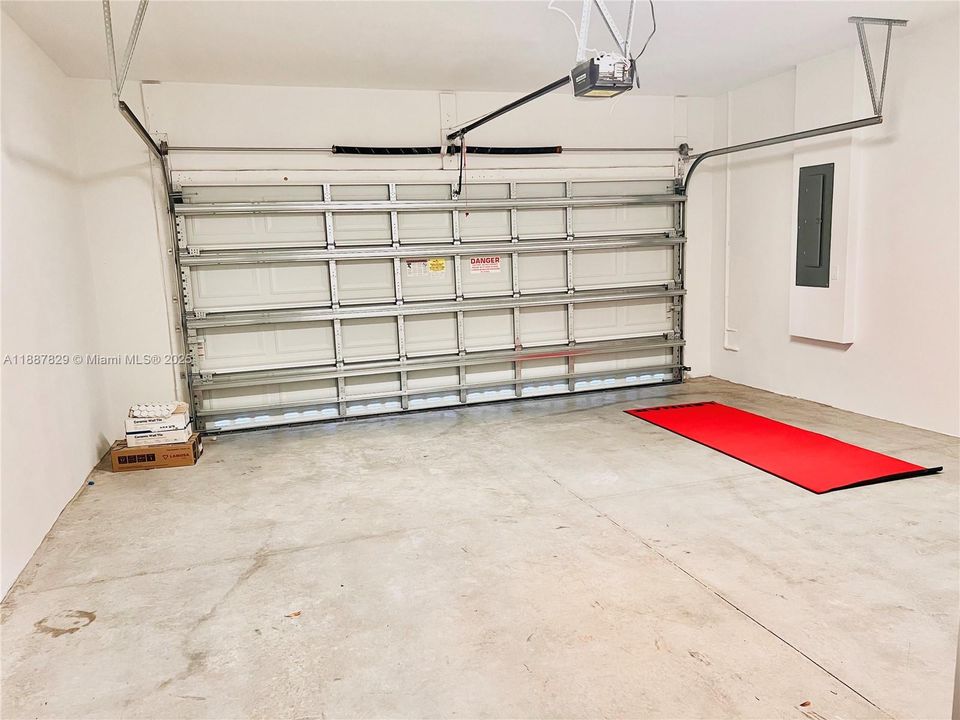 En Renta: $3,350 (3 camas, 2 baños, 1954 Pies cuadrados)