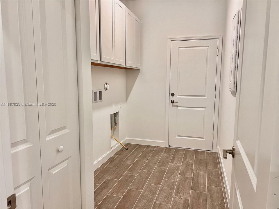 En Renta: $3,350 (3 camas, 2 baños, 1954 Pies cuadrados)