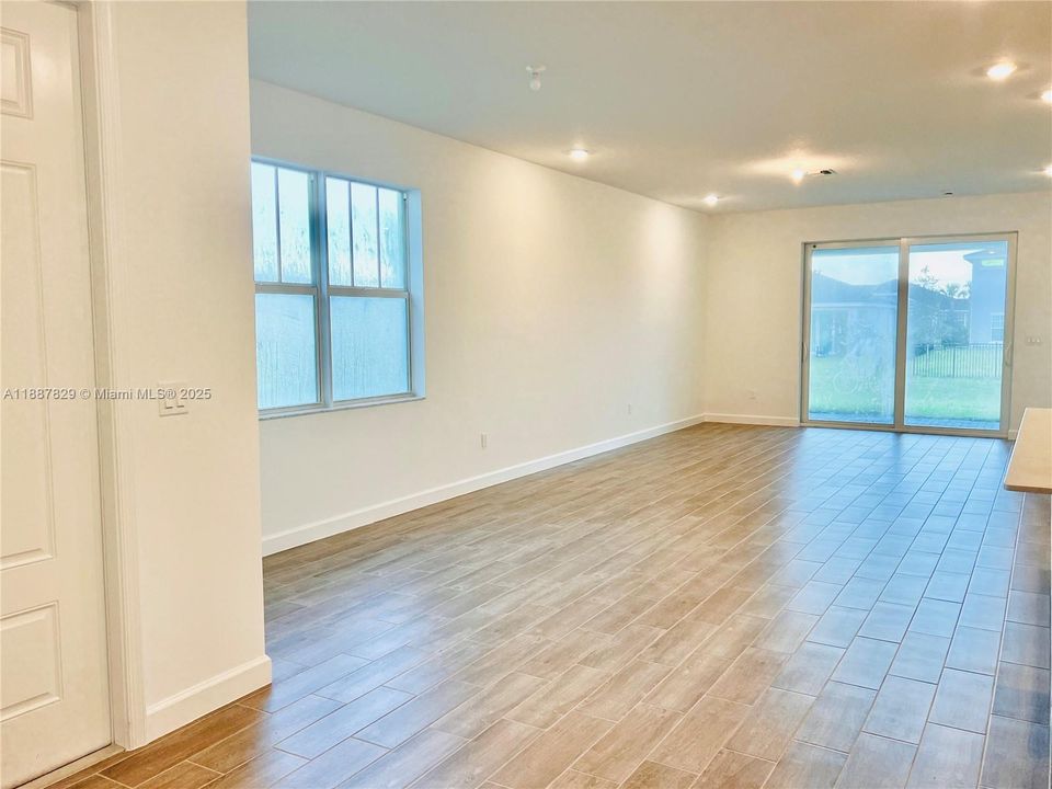 En Renta: $3,350 (3 camas, 2 baños, 1954 Pies cuadrados)