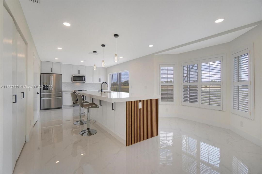 Activo con contrato: $720,000 (4 camas, 2 baños, 1927 Pies cuadrados)