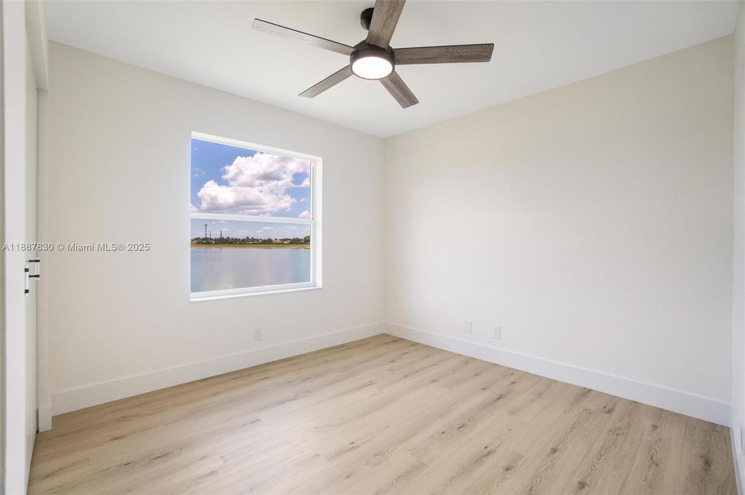 Activo con contrato: $720,000 (4 camas, 2 baños, 1927 Pies cuadrados)