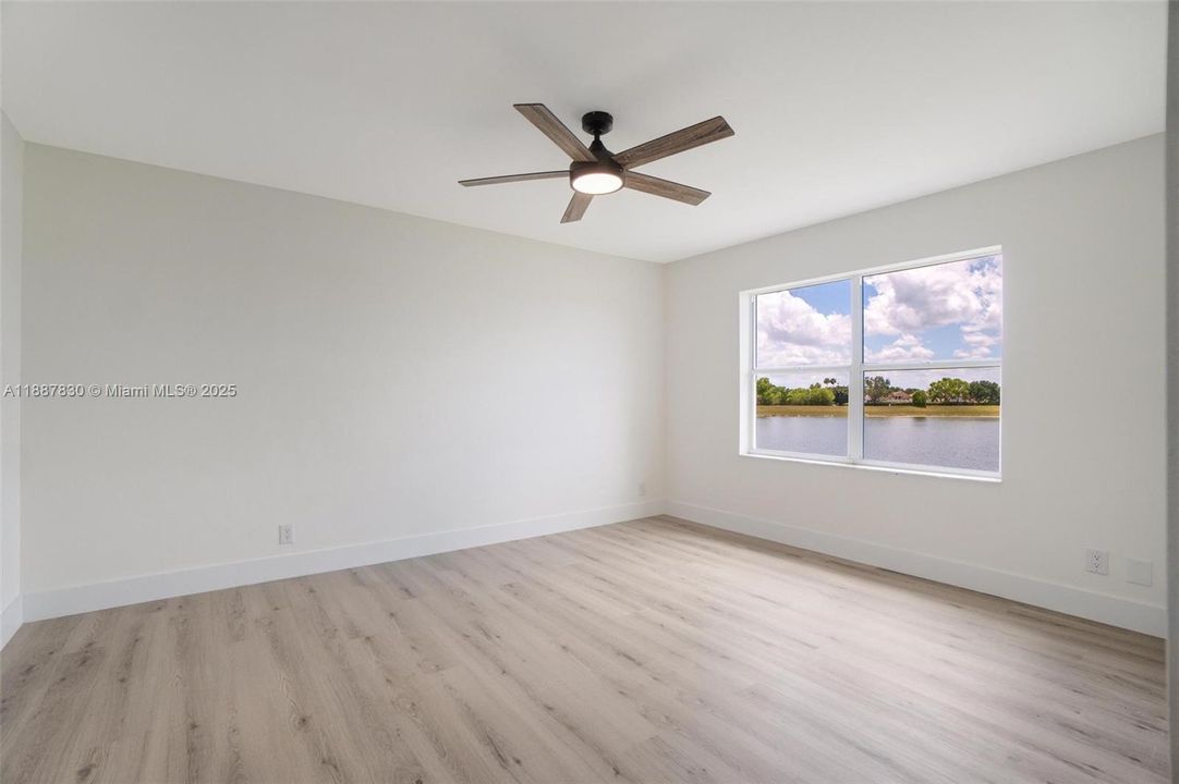 Activo con contrato: $720,000 (4 camas, 2 baños, 1927 Pies cuadrados)