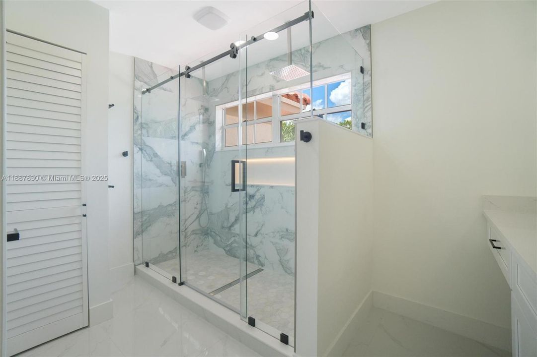 Activo con contrato: $720,000 (4 camas, 2 baños, 1927 Pies cuadrados)