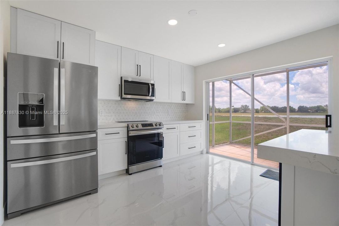 Activo con contrato: $720,000 (4 camas, 2 baños, 1927 Pies cuadrados)