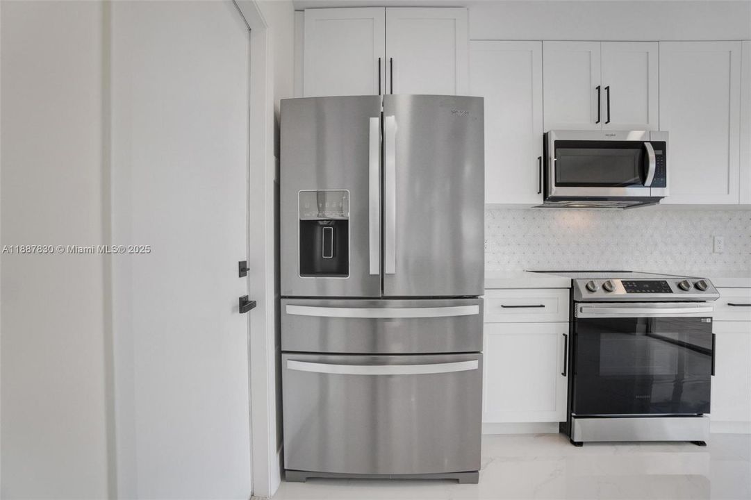 Activo con contrato: $720,000 (4 camas, 2 baños, 1927 Pies cuadrados)