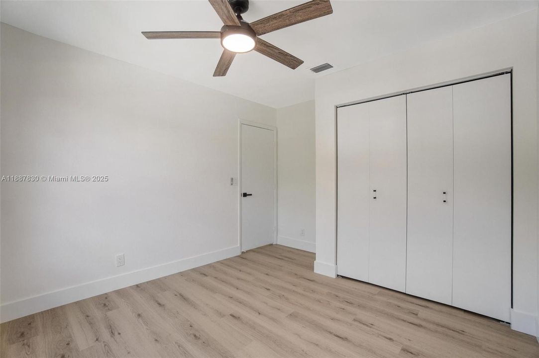 Activo con contrato: $720,000 (4 camas, 2 baños, 1927 Pies cuadrados)