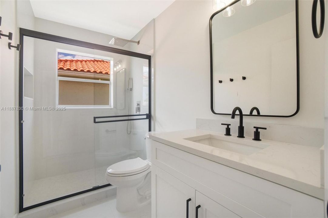 Activo con contrato: $720,000 (4 camas, 2 baños, 1927 Pies cuadrados)