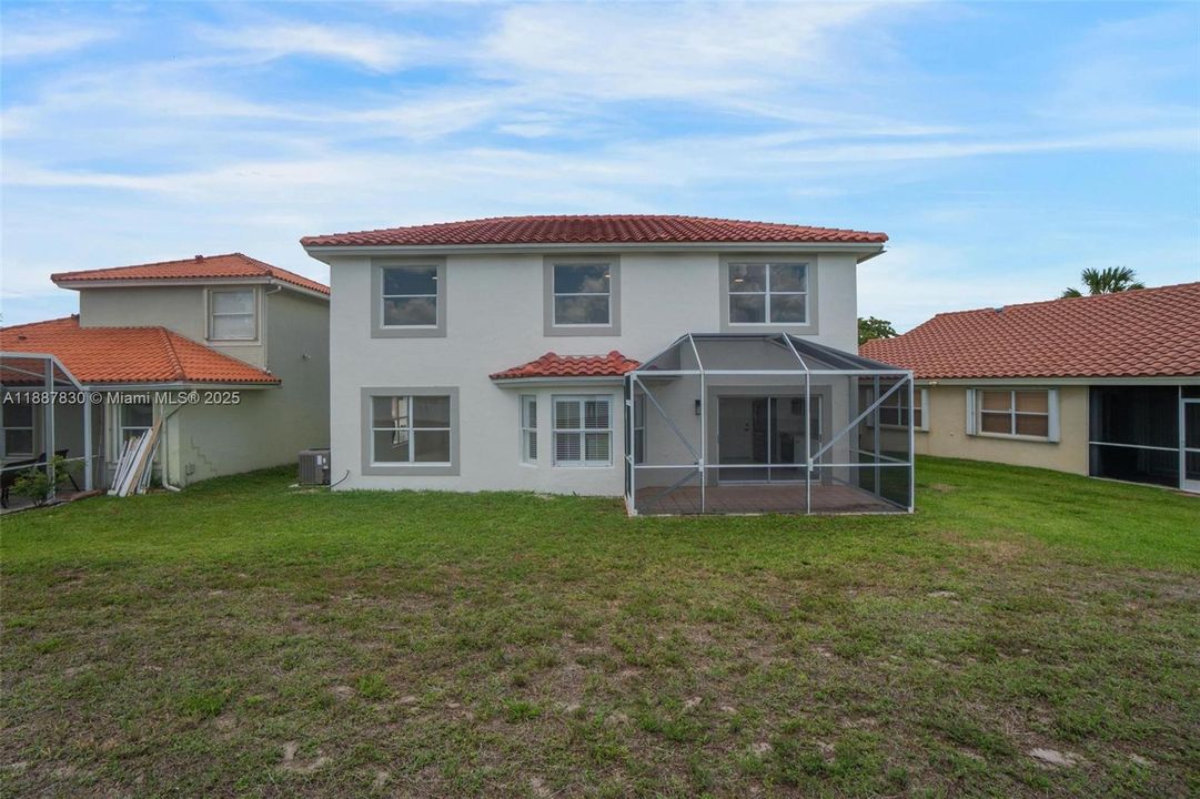 Activo con contrato: $720,000 (4 camas, 2 baños, 1927 Pies cuadrados)