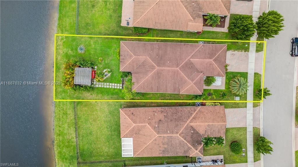 For Sale: $365,000 (3 beds, 3 baths, 1705 Square Feet)