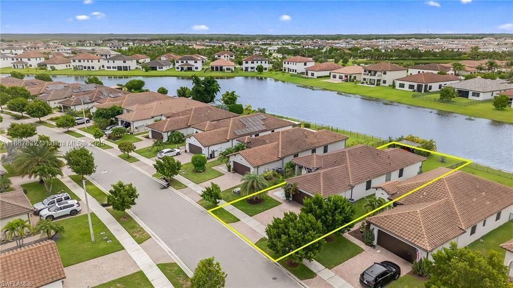 For Sale: $365,000 (3 beds, 3 baths, 1705 Square Feet)