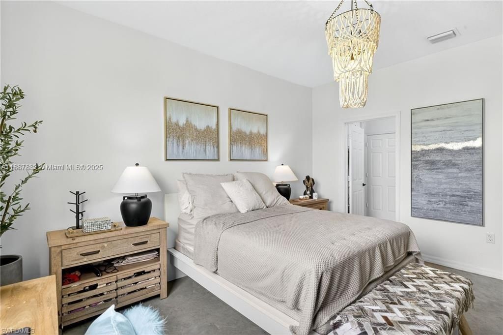 For Sale: $365,000 (3 beds, 3 baths, 1705 Square Feet)