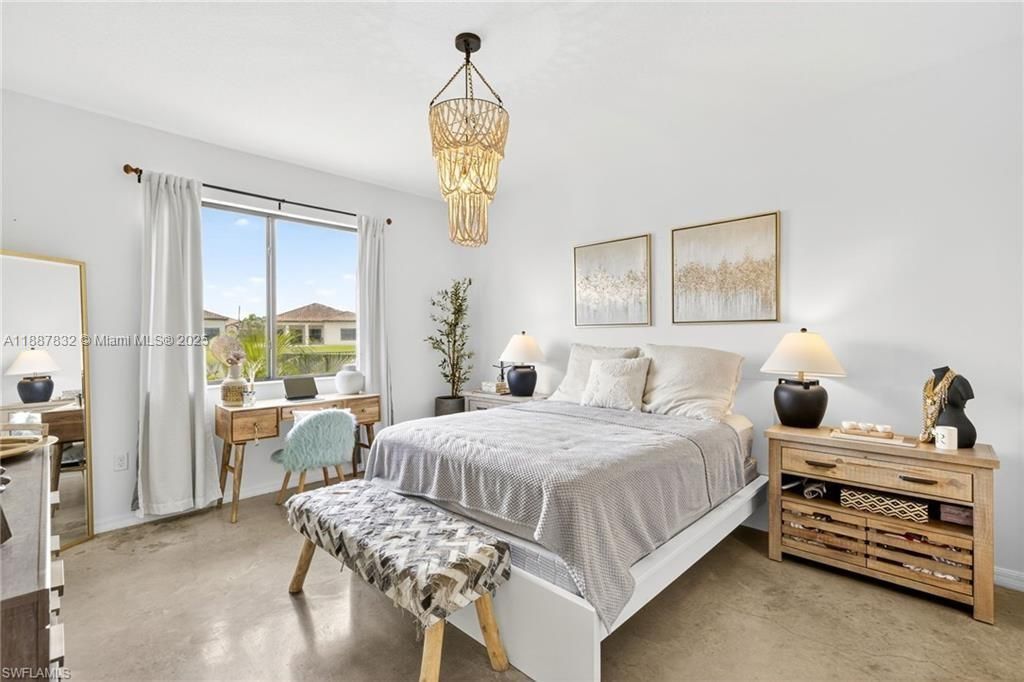 For Sale: $365,000 (3 beds, 3 baths, 1705 Square Feet)